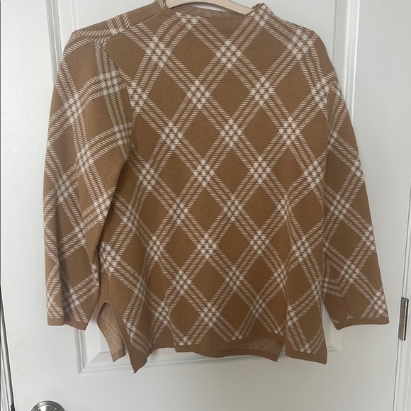 Anne Klein Sweaters - Anne Klein Tan and White Crew Neck Sweater with Argyle Pattern